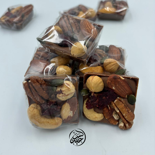 Mixed nuts Milk chocolate شوكولاتة الحليب بالمكسرات - بهارات و عطارة السعيد