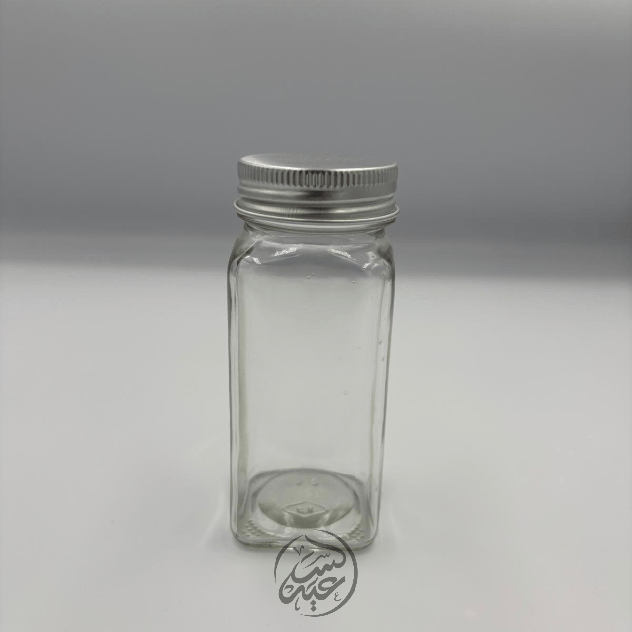 Glass container with a metal lid علبة زجاجية مع غطاء معدني - بهارات و عطارة السعيد